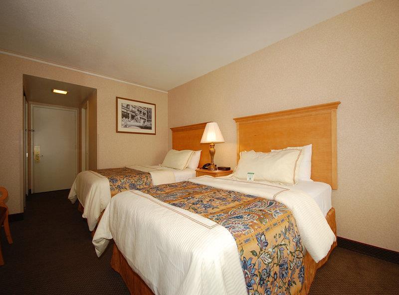 Red Lion Hotel Rosslyn Iwo Jima - photo 65