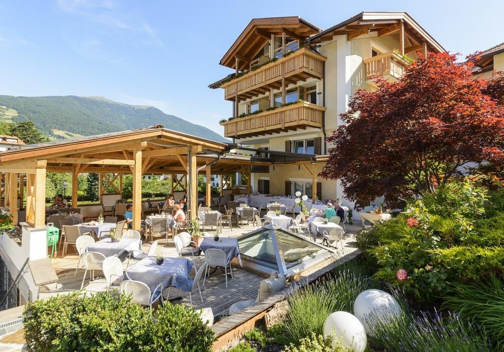 Hotel Zur Sonne - carbon neutral hotel in Chiusa