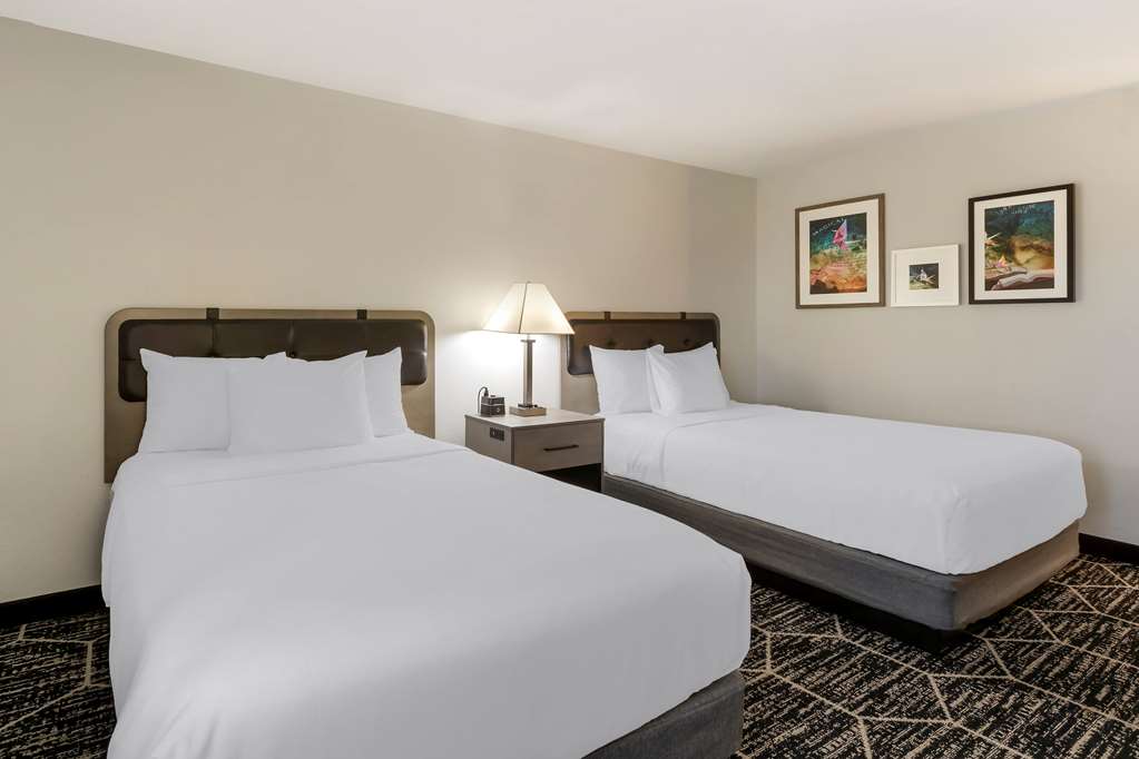 La Quinta Inn & Suites by Wyndham Des Moines West Clive - photo 60