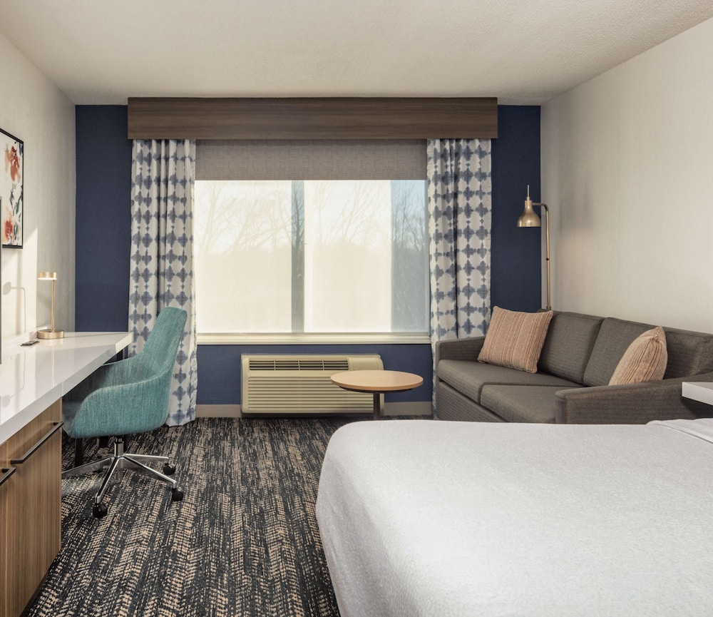 Hilton Garden Inn Chicago Oak Brook - photo 12