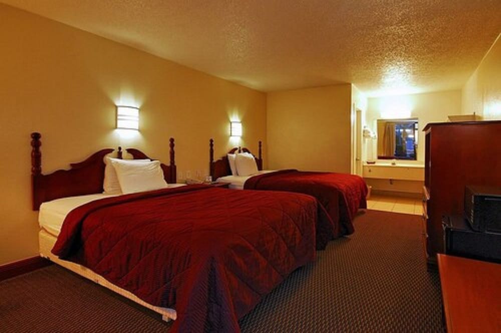 Super 6 Inn Suites - photo 15