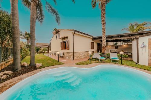 Villa Seaside — 4-Star Luxury Hotel in Campofelice Di Roccella, Italy
