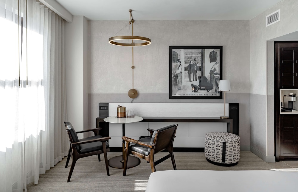 Hotel Fort Des Moines Curio Collection by Hilton - photo 38