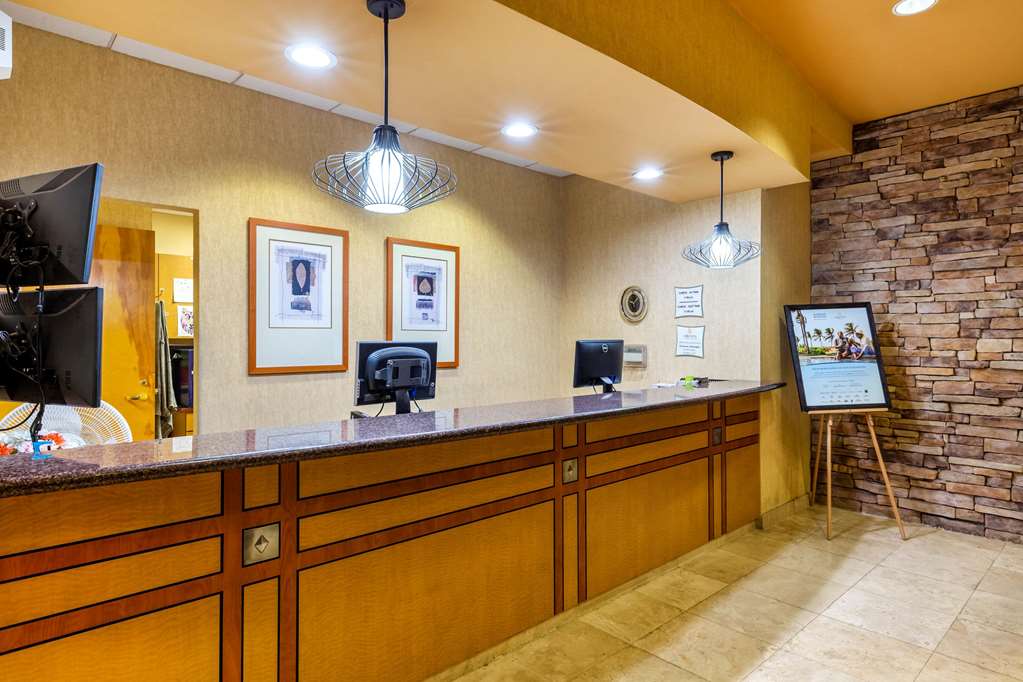 La Quinta Inn & Suites by Wyndham Vancouver - photo 6