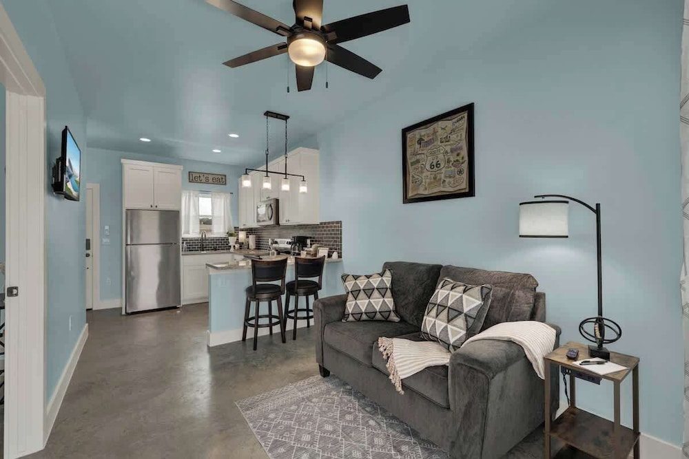 Modern Casita With Hot Tub Six Minutes From Main Street in Fredericksburg, United States