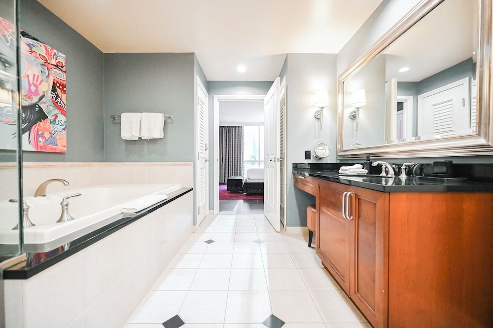 StripViewSuites at Signature - photo 217