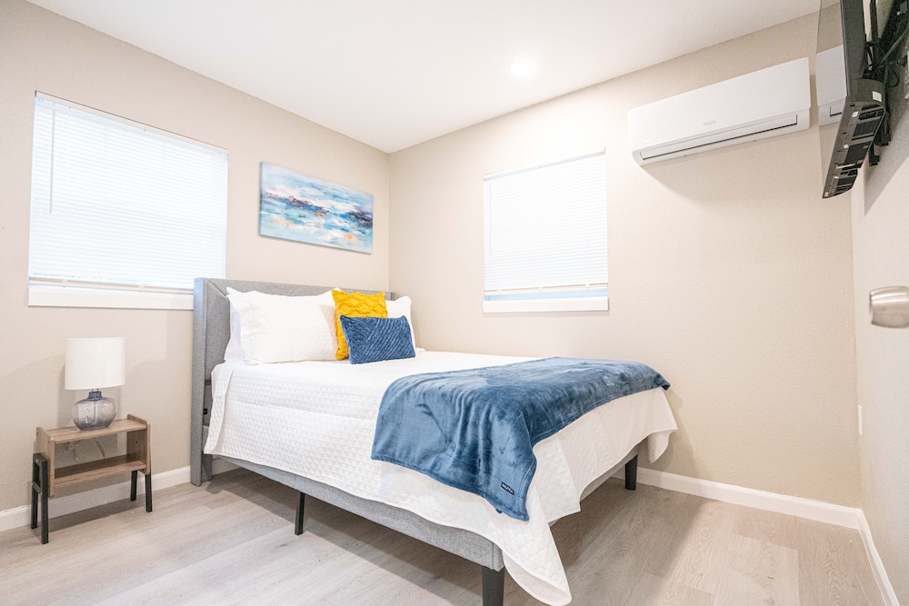 University Serenity Suites 14th - photo 2