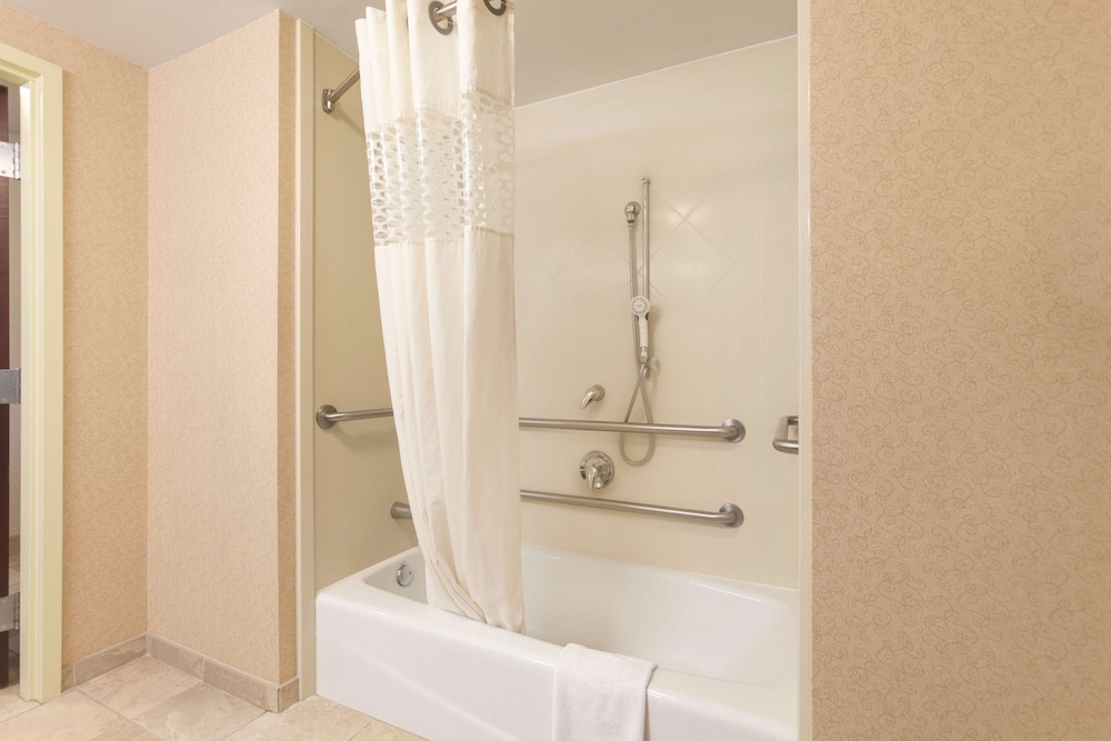Hampton Inn & Suites Greenfield - photo 28