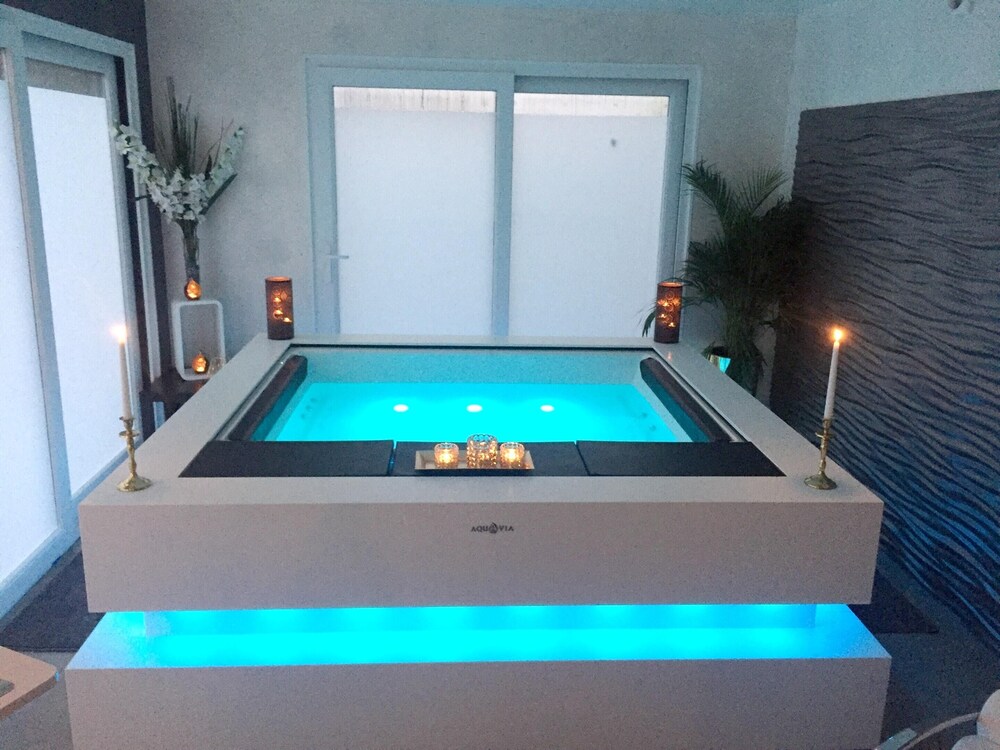 Cozy House with Garden and Jacuzzi in Tournai — 4-Star Luxury Hotel in Tournai, Belgium