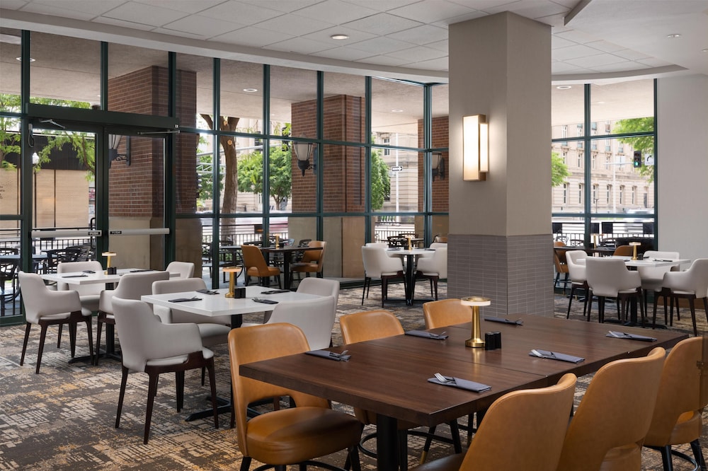 Embassy Suites Lincoln - photo 42