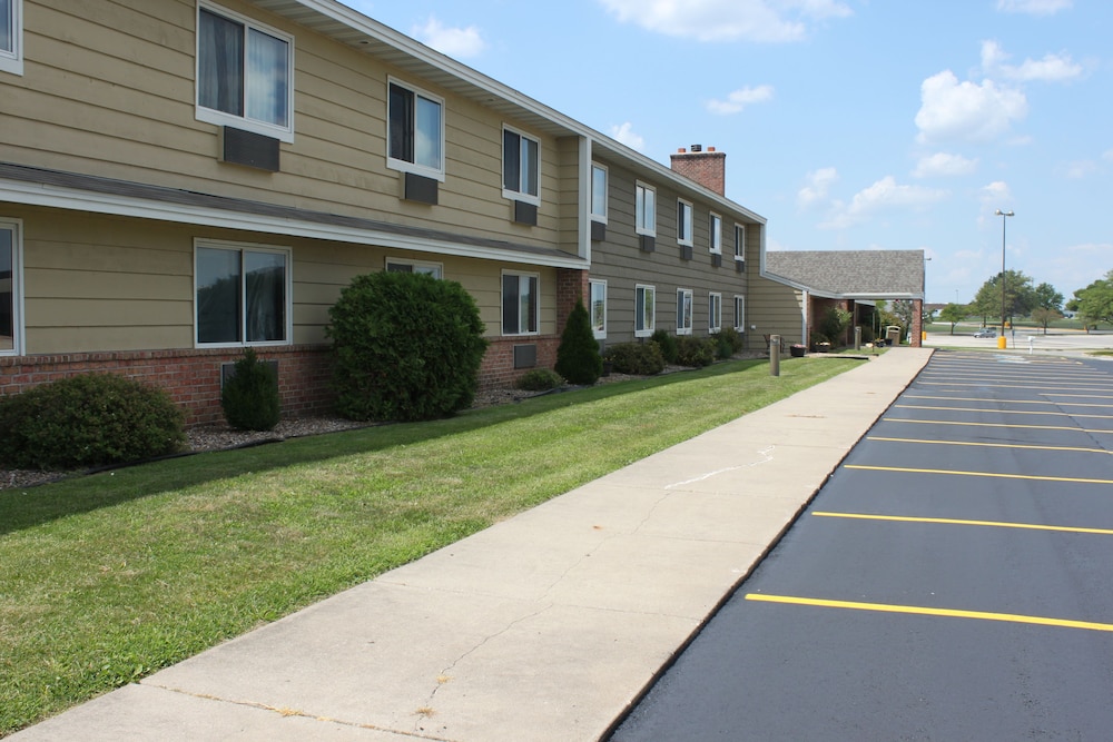 AmericInn by Wyndham West Burlington - photo 56