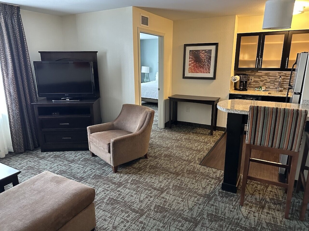 Staybridge Suites Minot by IHG - photo 19