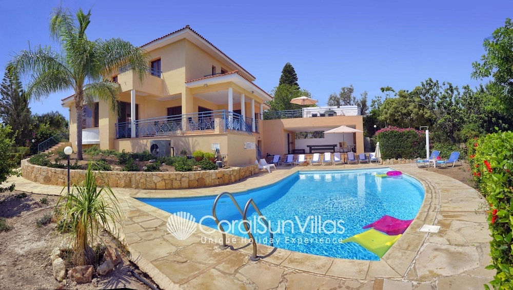Exceptional Large Villa Private Heated Pool Complete Privacy Prime Location
