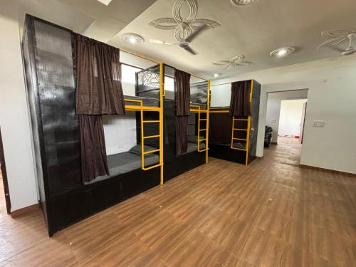 Dorm Hub — 4-Star Luxury Hotel in Dehra Dun, India