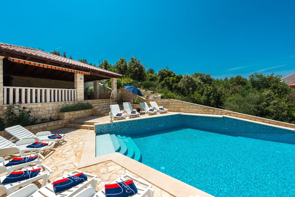 Apartments Villa Elena — 4-Star Luxury Hotel in Cavtat, Croatia