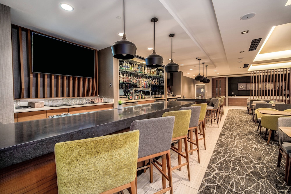 SpringHill Suites by Marriott Oakland Airport - photo 4