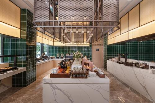 Atour Hotel Wuxi Huishan High Speed Railway Station — 4-Star Luxury Hotel in Wuxi, People's Republic of China