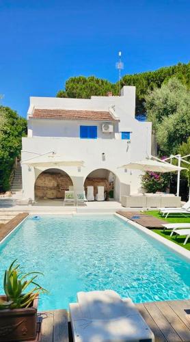 Luxury Ostuni Beachfront Villa with Pool & Private Parking — 4-Star Luxury Hotel in Ostuni, Italy
