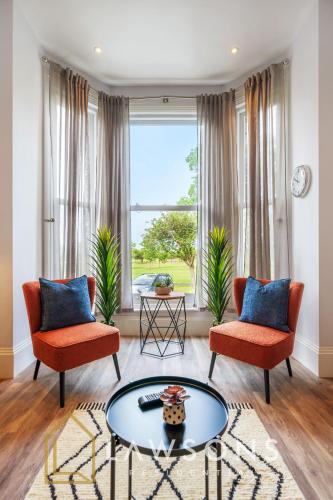3 Bed 3 Bath Apartment with Southsea Common Views — 4-Star Luxury Hotel in Portsmouth, United Kingdom