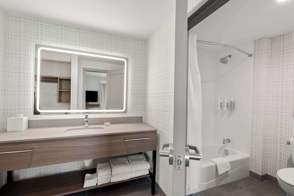 Hampton Inn & Suites by Hilton Corona - photo 34