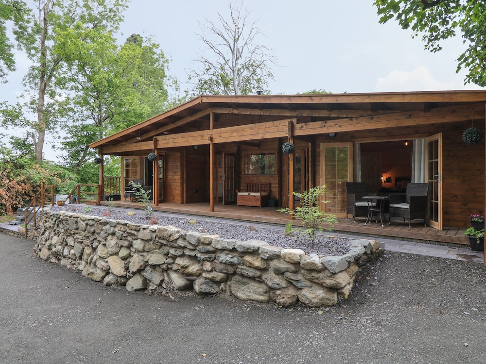 Bryn Derwen Lodge — 5-Star Luxury Hotel in Bangor, United Kingdom