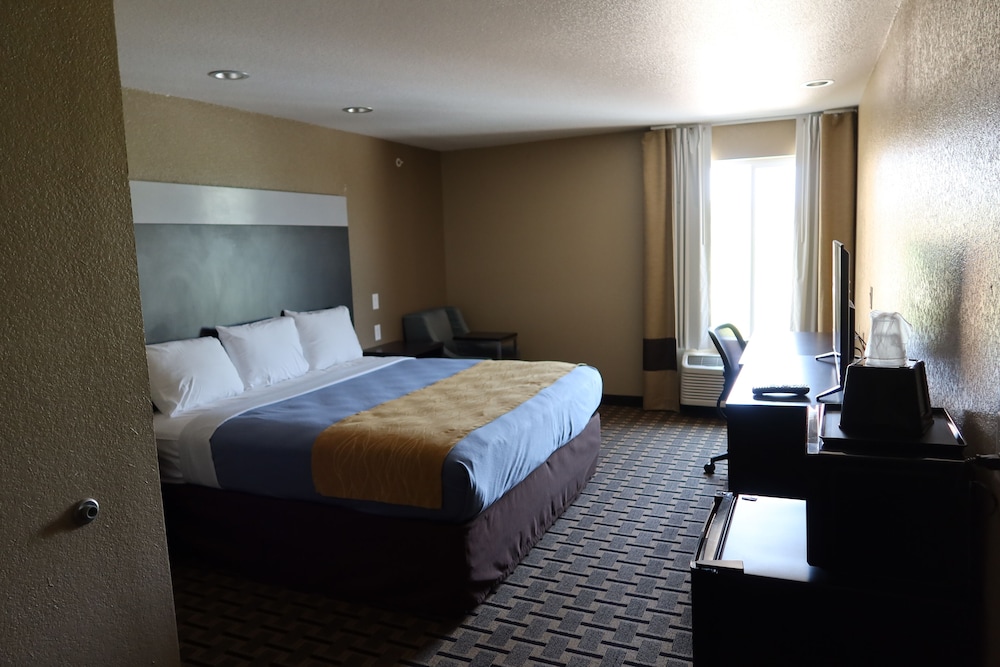 West Worth Inn and Suites - photo 11