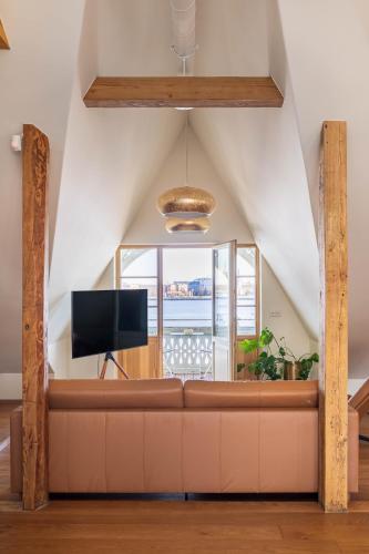 Riverside flat with a beautiful view over Rīga — 4-Star Luxury Hotel in Riga, Latvia