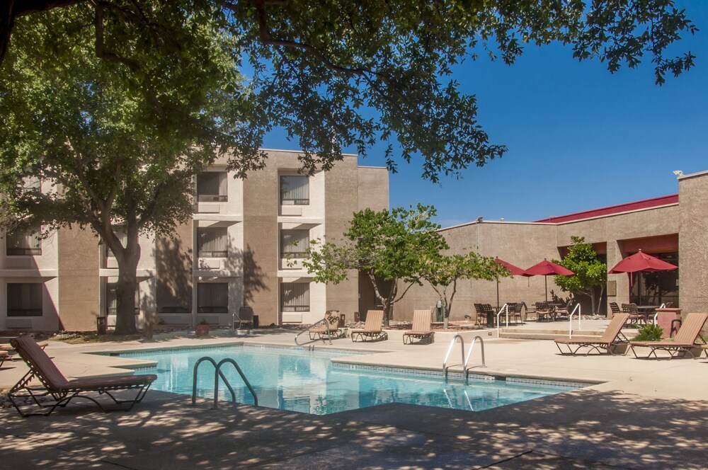 Windemere Hotel & Conference - photo 17