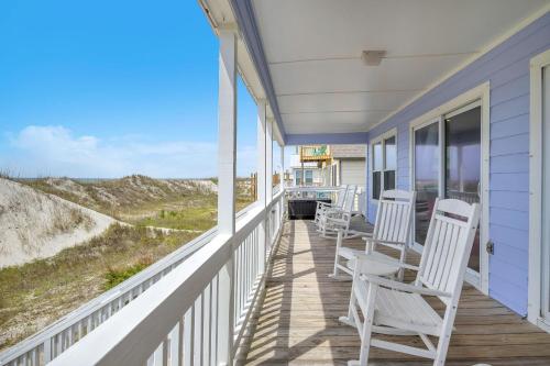 Mead Us At The Pier by Oak Island Accommodations - photo 38