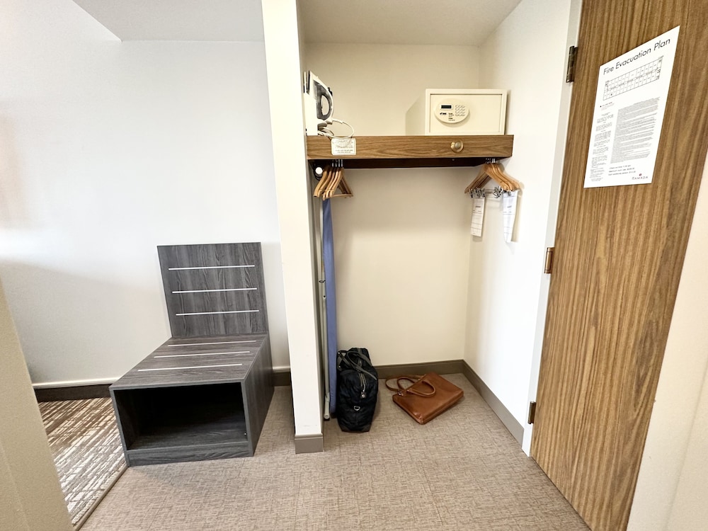 Ramada by Wyndham Cedar Rapids - photo 29