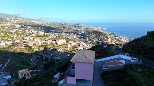 Peaceful Valley house — 4-Star Luxury Hotel in Camara De Lobos, Portugal