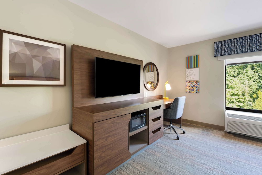 Hampton Inn Milford - photo 12