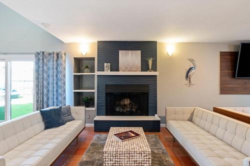 Ocean Drive Oasis w Hot Tub Awaits in Corpus Christi, United States