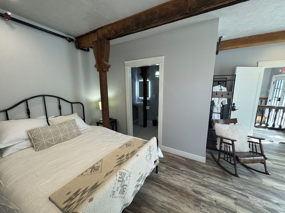 St James Hotel - photo 3