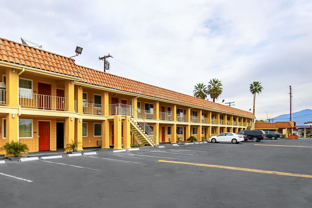 Econo Lodge San Bernardino I 215 - photo 23