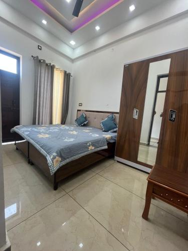Hinaya Greens — hotel in Dera Gopipur