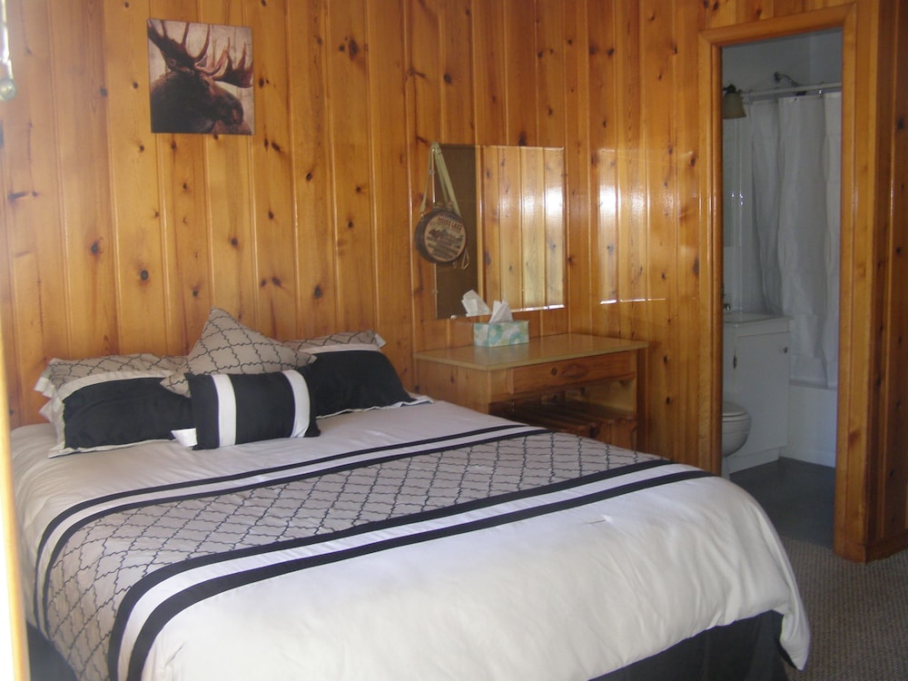 Mystic Valley Inn - photo 4