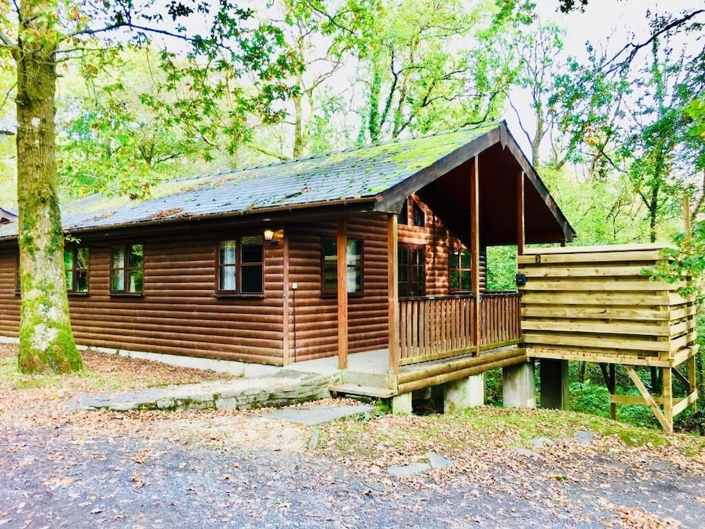 Goldcrest 3 Hot Tub in Carmarthen, United Kingdom