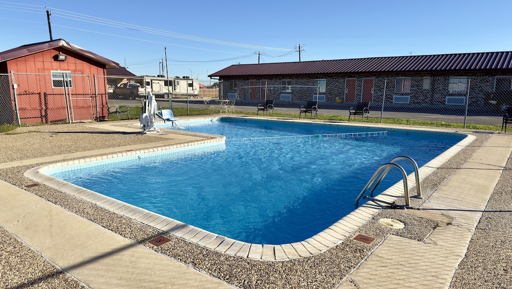 Regency Inn Hondo - photo 21