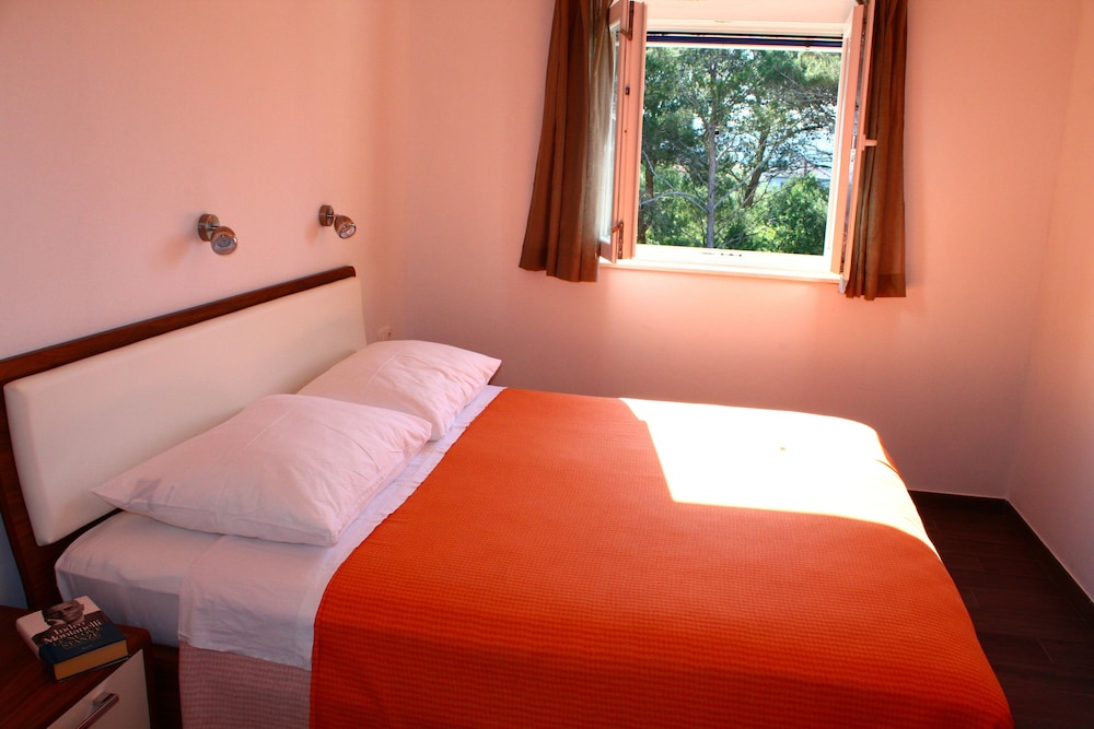 Gorgonia Suites in Verunic — 4-Star Luxury Hotel in Zadar, Croatia