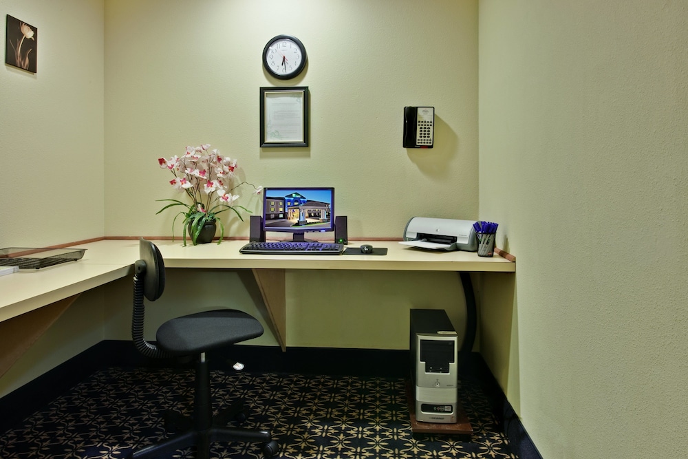 Holiday Inn Express Hotel & Suites Paragould by IHG - photo 26