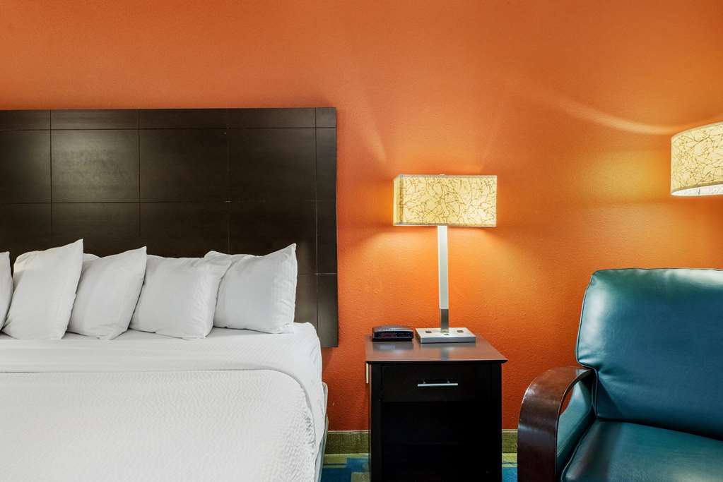 La Quinta Inn & Suites by Wyndham Mansfield OH - photo 27