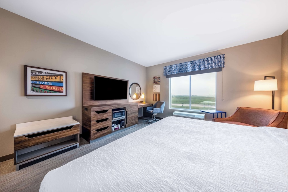 Hampton Inn by Hilton Kansas City Southeast - photo 10