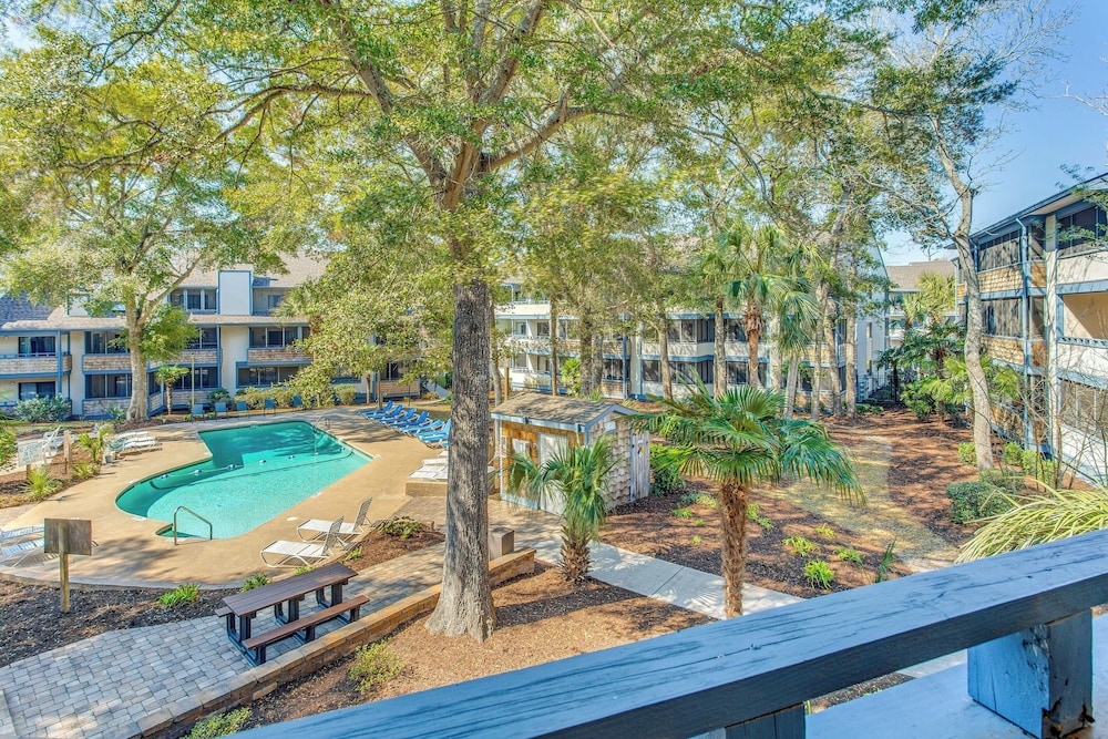Relaxing Myrtle Beach Escape: Steps to the Beach — 4-Star Luxury Hotel in Myrtle Beach, United States