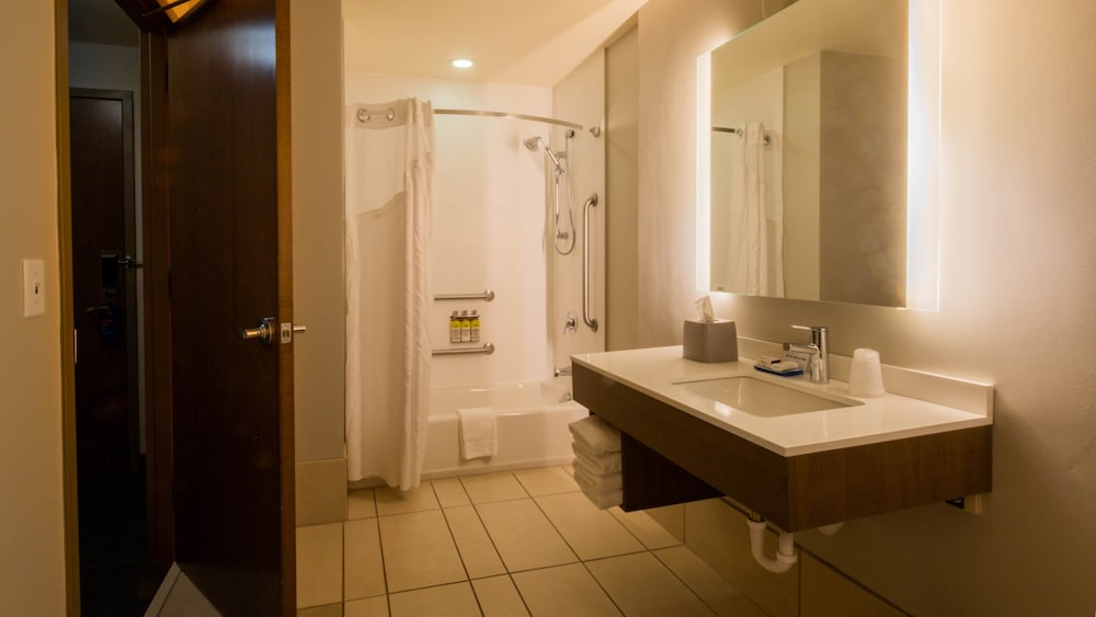 Holiday Inn Express Hotel and Suites Mankato East by IHG - photo 51
