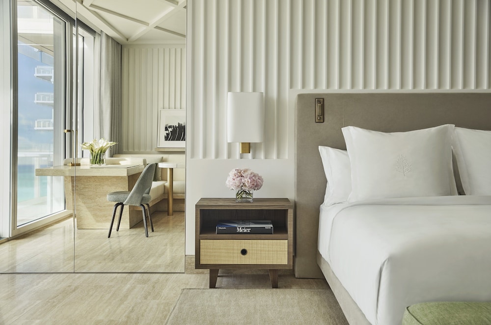 Four Seasons Hotel at The Surf Club - photo 20