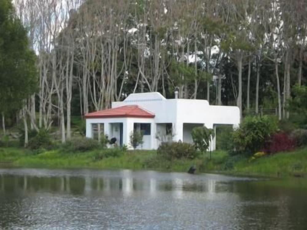 Spicy Oasis — 4-Star Luxury Hotel in Diddillibah, Australia