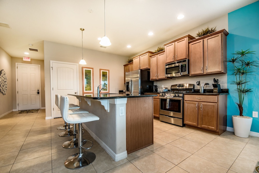 Solterra Sunshine Villa townhome with private pool in a resort setting - photo 15