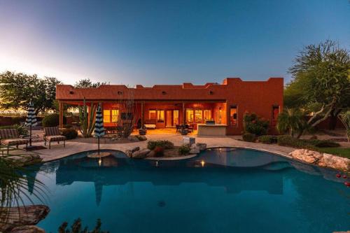 Sprawling Arizona Oasis w Dream Backyard — hotel in Anthem