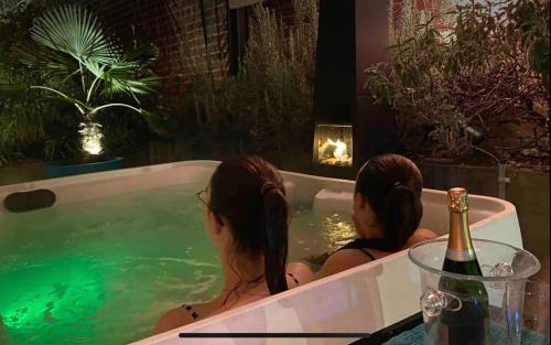 Le jacuzzi de Marie — hotel in Tourcoing